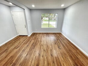8116 Greenspan Ave in Dallas, TX - Building Photo - Building Photo