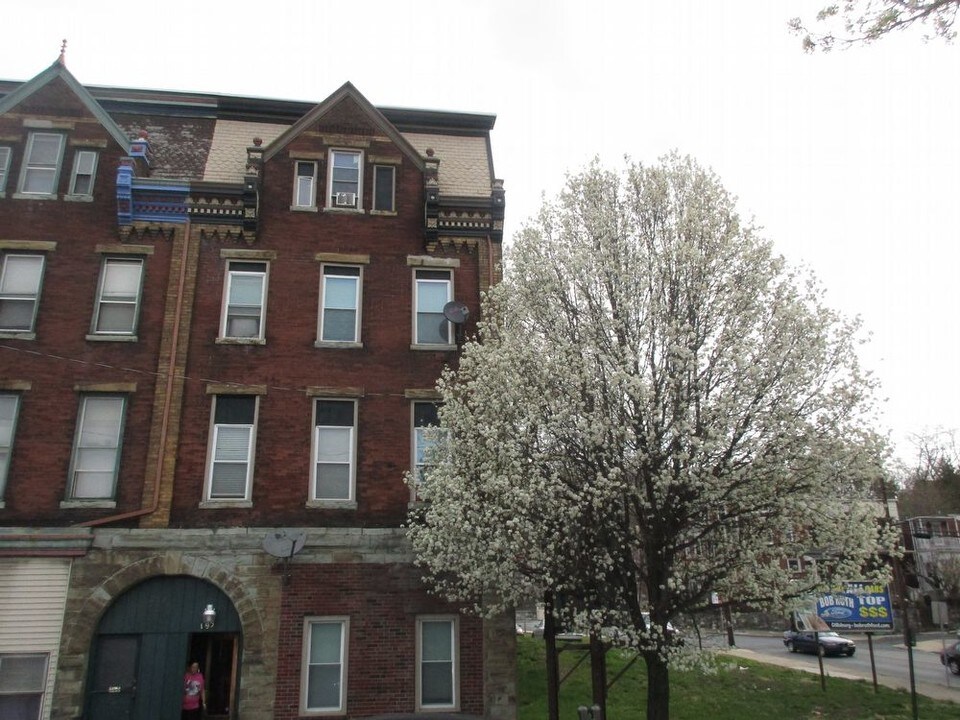 193 S Front St in Steelton, PA - Building Photo