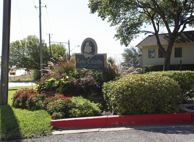Lake Colony in Garland, TX - Foto de edificio - Building Photo