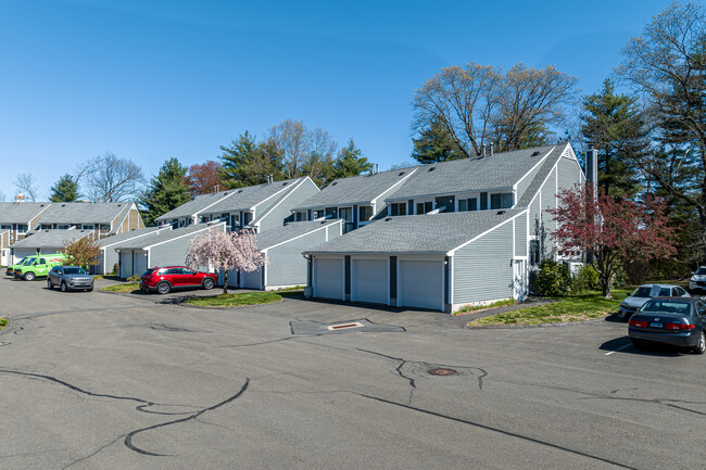 Talcott Acres Condominiums in Weatogue, CT - Building Photo - Building Photo