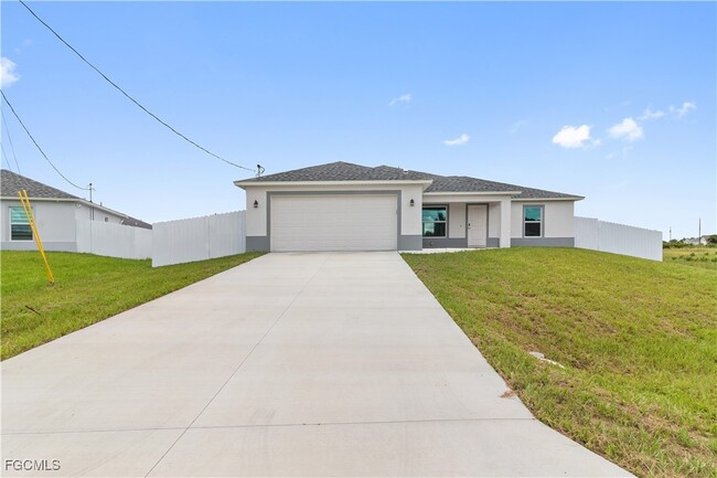 8022 Melody Cir in La Belle, FL - Building Photo - Building Photo