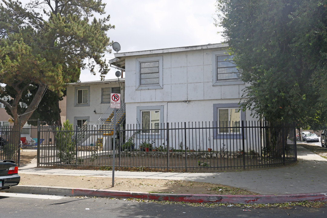 20632 Hartland St in Winnetka, CA - Building Photo