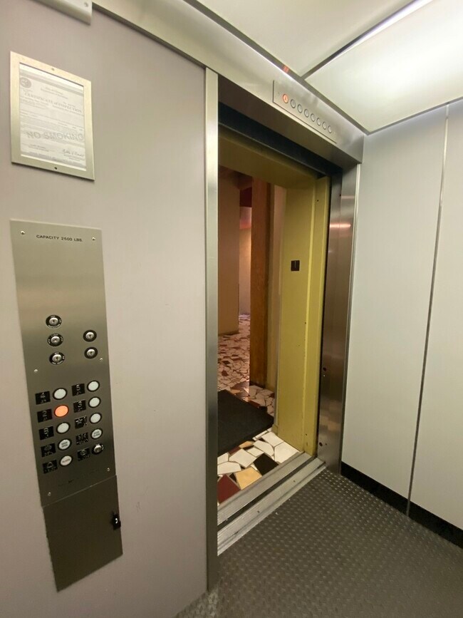 2511 W Moffat St in Chicago, IL - Building Photo - Building Photo