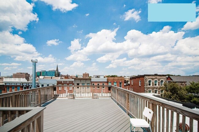 2025 E Lombard St-Unit -Unit 2 in Baltimore, MD - Foto de edificio - Building Photo