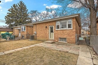 11242 S Whipple St in Chicago, IL - Building Photo - Building Photo