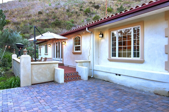 property at 1569 Sycamore Canyon Rd