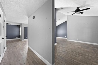 5517 Loma Vista Dr E in Davenport, FL - Foto de edificio - Building Photo