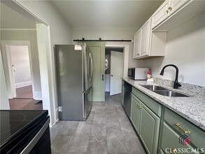 1376 W Hancock Ave in Athens, GA - Building Photo - Building Photo