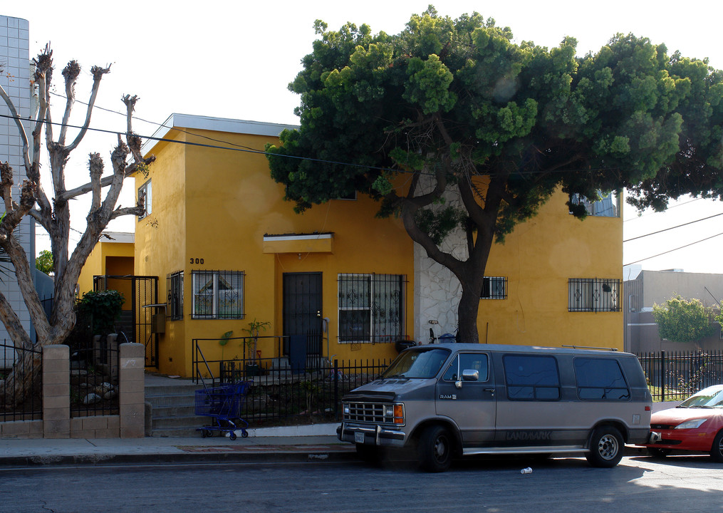 300 N Market St in Inglewood, CA - Building Photo