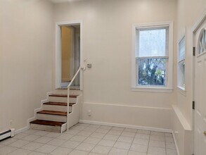 83 Yorktown St, Unit 1 in Somerville, MA - Building Photo - Building Photo