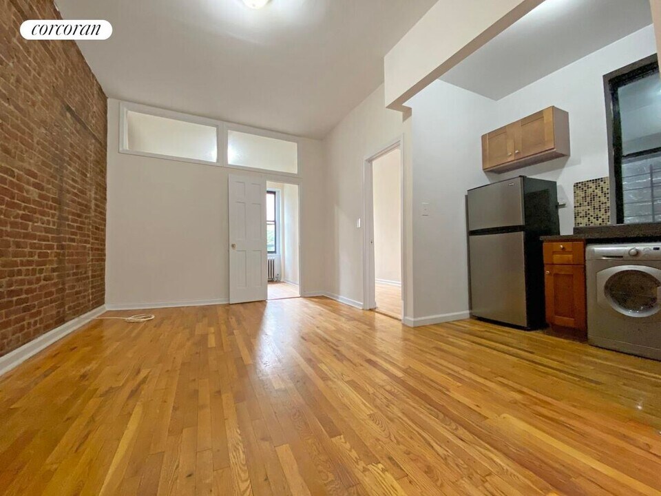 454 W 57th St in New York, NY - Building Photo