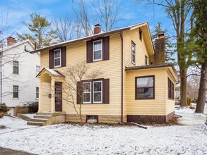 232 S Prospect St in Granville, OH - Building Photo - Building Photo