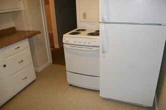 10 Woolard Ave, Unit 2nd FL in Colonie, NY - Building Photo - Building Photo