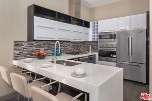 1217 Horn Ave in West Hollywood, CA - Building Photo