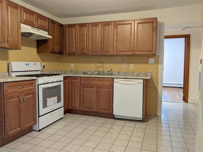 322 Lowell St, Unit 1