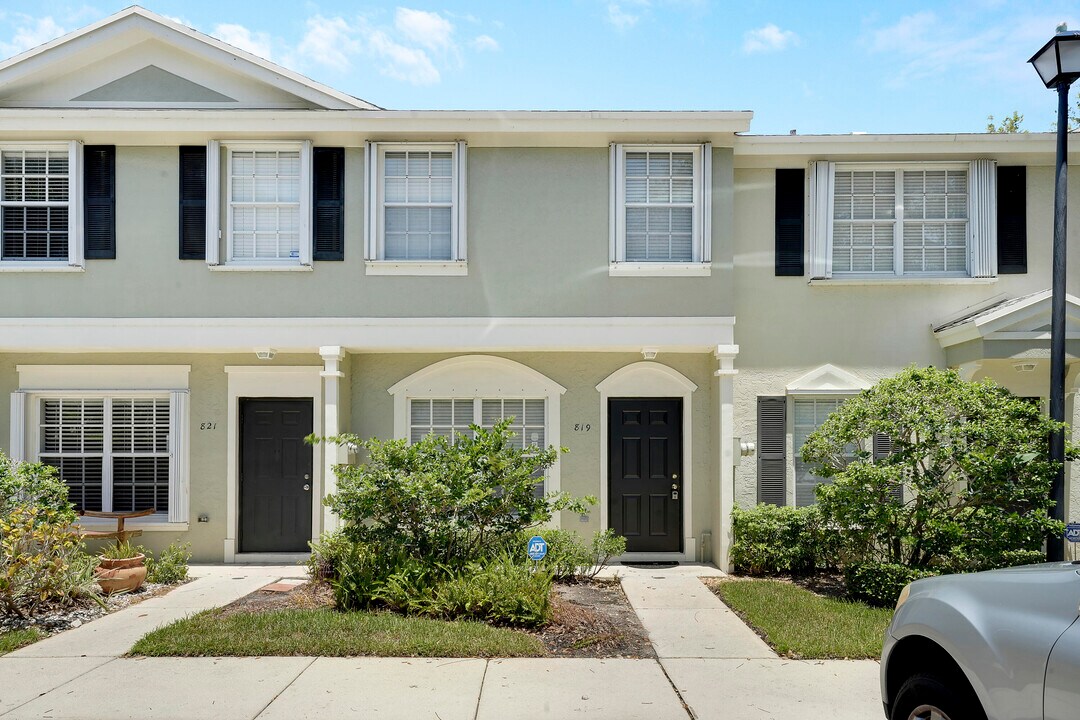 819 Kokomo Key Ln in Delray Beach, FL - Building Photo