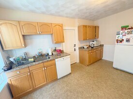 21 Dover St, Unit 2 in Cambridge, MA - Building Photo