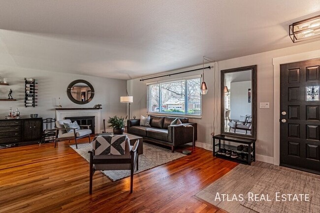 property at 1732 S Magnolia St