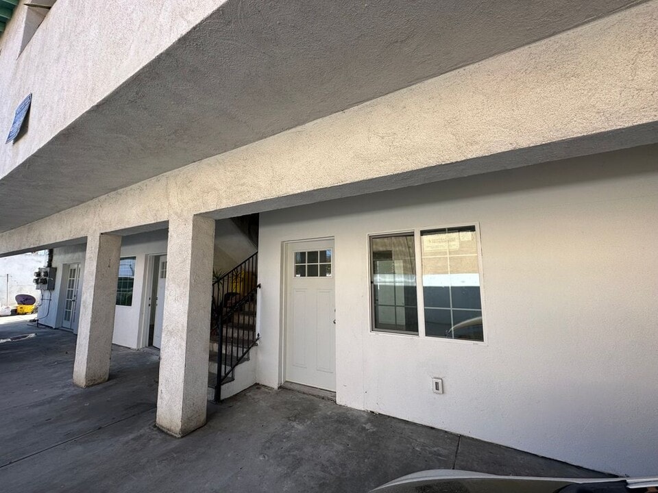 1734 W 85th St in Los Angeles, CA - Building Photo