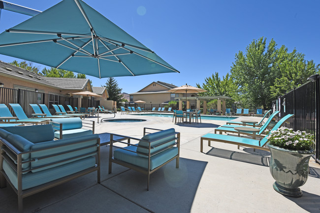 EASTLAND HILLS APARTMENTS in Sparks, NV - Building Photo - Building Photo