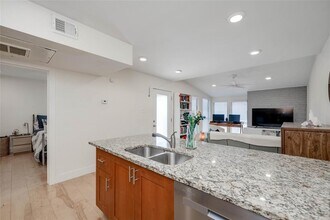 909 Reinli St in Austin, TX - Building Photo - Building Photo