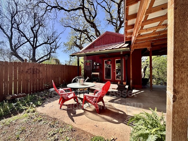 1128 NW 55th St in Oklahoma City, OK - Foto de edificio - Building Photo