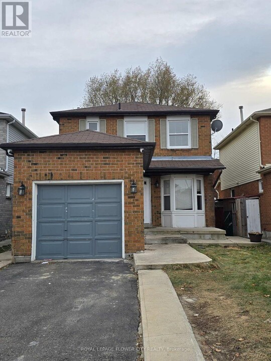 5 Ravenswood Dr in Brampton, ON - Building Photo