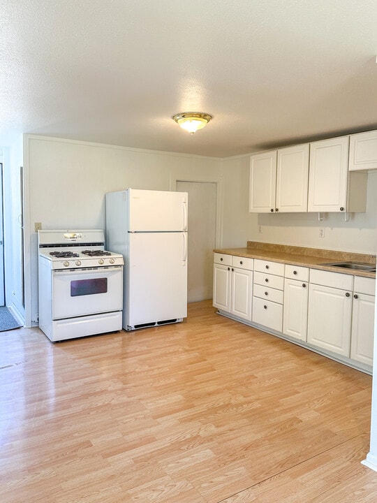950 Center St, Unit #2 in Lake Geneva, WI - Building Photo