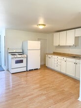 950 Center St, Unit #2 in Lake Geneva, WI - Foto de edificio - Building Photo