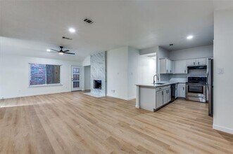 3023 San Martin Dr in Arlington, TX - Building Photo - Building Photo