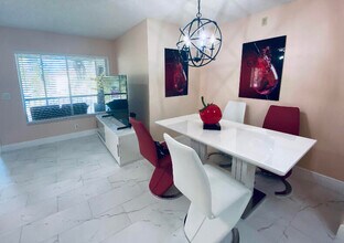 334 Pine Ridge Cir in Greenacres, FL - Building Photo - Building Photo