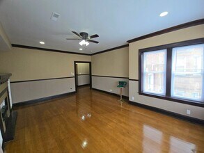 7747 S Cornell Ave, Unit 2 in Chicago, IL - Foto de edificio - Building Photo