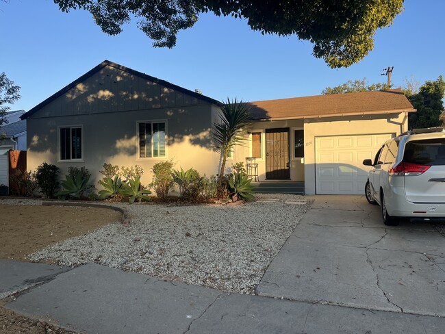 8106 Osage Ave in Los Angeles, CA - Building Photo - Building Photo