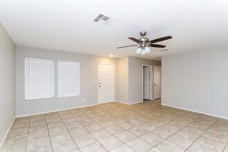 1024 Sky Forest Dr in Henderson, NV - Foto de edificio - Building Photo