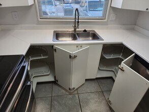 3001 S Pines Dr in Largo, FL - Building Photo - Building Photo