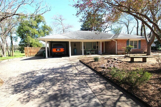 property at 1715 Idylwood Dr