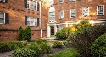 North Moreland Courts Apartments in Shaker Heights, OH - Building Photo