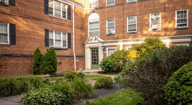 North Moreland Courts Apartments