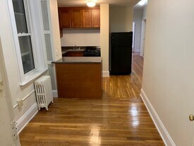 1736 Beacon St, Unit 2A in Brookline, MA - Building Photo