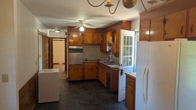 128 Old Charter Rd in Marlborough, MA - Building Photo - Building Photo