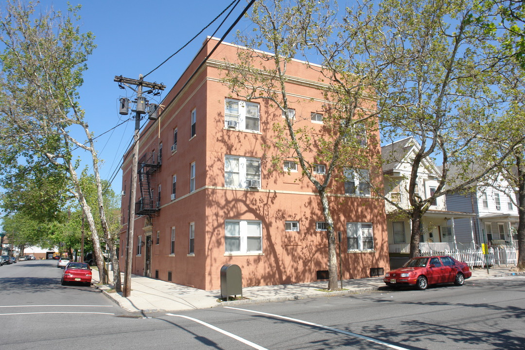 207 Madison Ave in Perth Amboy, NJ - Building Photo