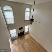 202 Oaktree Ct in Warminster, PA - Building Photo - Building Photo