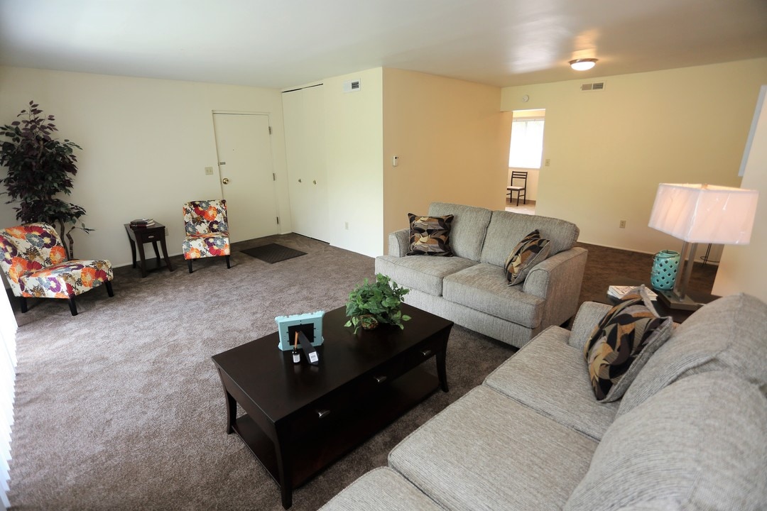 Fairway Tower & Manor Apartments in Akron, OH - Building Photo