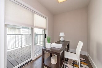 214 Market St in Boston, MA - Foto de edificio - Building Photo