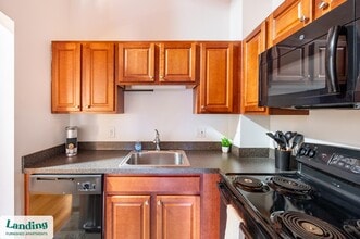 45 Willow St, Unit 45-209 in Springfield, MA - Building Photo - Building Photo