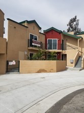 1001 Doyle Pl, Unit B201 in Los Angeles, CA - Foto de edificio - Building Photo