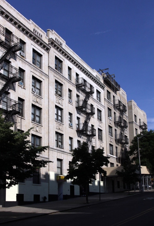 650 W 204th St in New York, NY - Building Photo