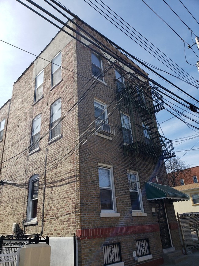 1052 E 232nd St in Bronx, NY - Building Photo - Other