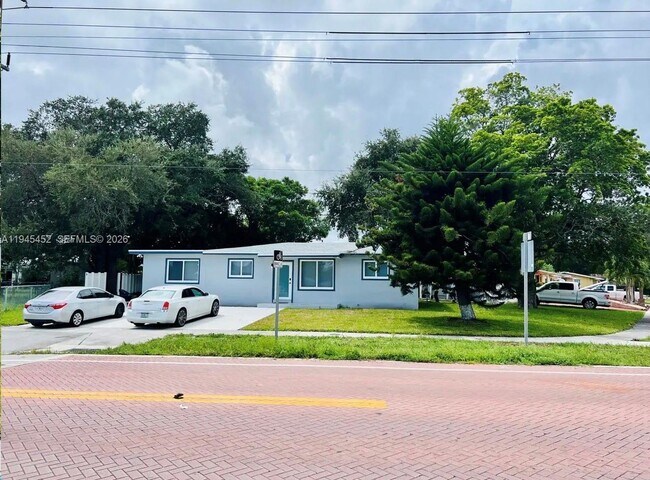 3400 SW 40th Ave in West Park, FL - Building Photo - Building Photo