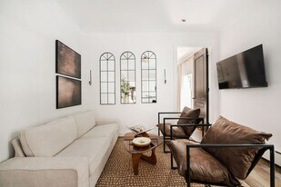 10 5th Ave in New York, NY - Building Photo